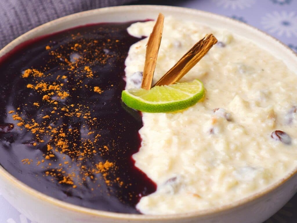 Peruvian street food desset arroz con leche con mazamorra.